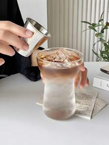 1个耐冷玻璃杯 - 这款多功能创意玻璃杯采用锥形设计，使其具有耐冷耐热的特性。适用于冰饮、果汁、牛奶、布丁、威士忌、啤酒、鸡尾酒等，是节日派对、冷热饮品、家居装饰、酒吧和餐厅的理想之选。它非常适合家庭、厨房和办公室使用，同时也是一件时尚的装饰品。 - 彩色 - 查看 5