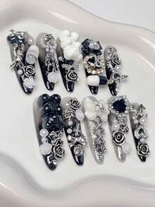 10片装哥特奢华独特银色渐变闪粉美甲贴片，骷髅、金属兔、玫瑰、十字架、蝴蝶结、珍珠、泰迪熊朋克金属Y2K美甲，黑色渐变亮面全覆盖假指甲，适合女性和女孩万圣节、化装舞会、派对、音乐节、角色扮演、洛丽塔等场合，绝佳的DIY美甲礼物美甲用品 - 黑與白 - 查看 5