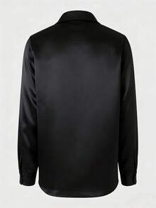 这款优雅的缎面纯色纽扣衬衫适合任何场合，从专业的商务场合到精致的晚装。 - 黑色 - 查看 2