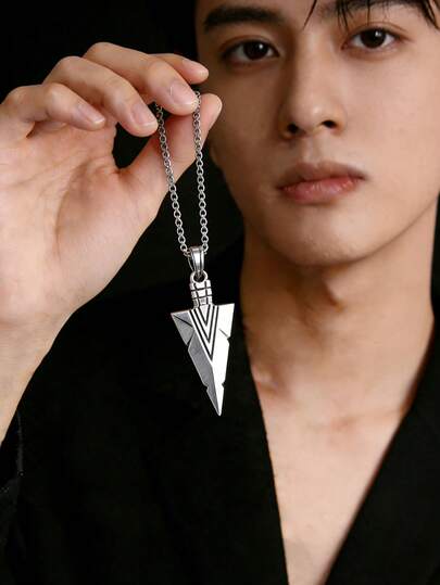 新款合金三角吊坠项链，复古不锈钢卫衣链，男士时尚单品