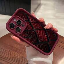 Funda de teléfono con espejo y estampado de piel de serpiente roja. También funciona como espejo y es compatible con  17,  16 Pro Max,  15 Pro Max,  13 y  12. Fabricada en TPU, ofrece protección contra golpes y caídas. Es un accesorio elegante para los amantes de la naturaleza y un regalo fantástico para familiares, amigos, cumpleaños u ocasiones especiales. - Burdeos - Ver 2