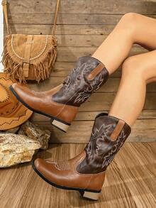 女士棕色西部牛仔靴，欧美新风，西部特色，传统刺绣，方头低跟，鞋底防滑耐磨，不伤脚，适合日常穿着、节日庆典、牧场文化、牛仔竞技派对和街头时尚穿着。 - 棕色 - 查看 1