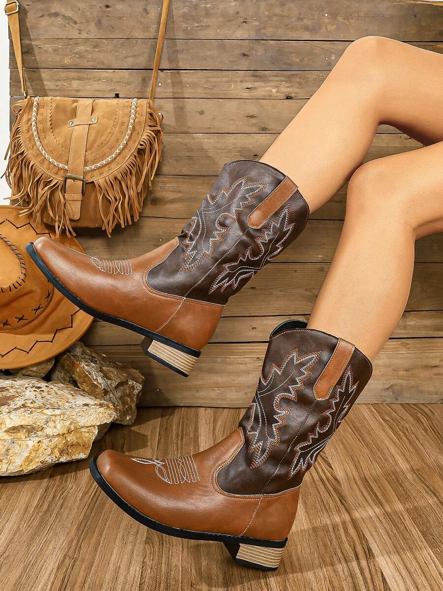 女士棕色西部牛仔靴，欧美新风，西部特色，传统刺绣，方头低跟，鞋底防滑耐磨，不伤脚，适合日常穿着、节日庆典、牧场文化、牛仔竞技派对和街头时尚穿着。 - 棕色 - 查看 1