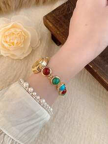 Chiếc đồng hồ thạch anh kiểu dáng cổ điển hình tròn dành cho nữ này rất thời trang và tinh tế, phù hợp để đeo hàng ngày, làm quà tặng sinh nhật, trong các buổi gặp gỡ thân mật và các bữa tiệc. - Nhiều màu - Xem 5