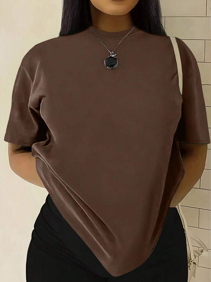 Camiseta de Manga Curta com Gola Redonda Marrom Sólida Plus Size, Camiseta Casual Solta Plus Size para Verão - Café - Visão 1