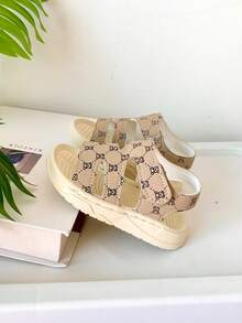 2-8岁男女童卡其色运动凉鞋，适合夏季户外活动，防滑耐磨平底白色男女童运动凉鞋，柔软舒适的卡其色男女童沙滩凉鞋，方便旅行度假，易于穿脱的魔术贴设计，可爱小熊图案时尚休闲儿童凉鞋 - 卡其色 - 查看 6