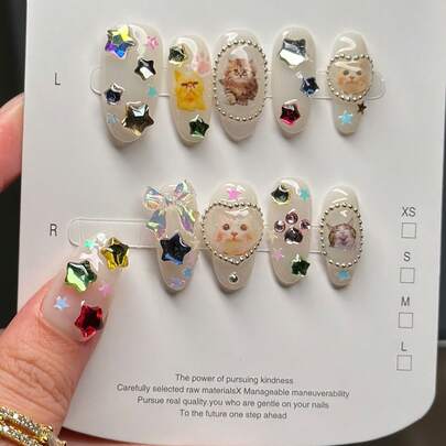 10 miếng dán móng tay hình hạnh nhân sữa dễ thương, làm thủ công, có thể tái sử dụng, phủ kín toàn bộ móng - Với hình dán mèo đáng yêu và phụ kiện đá ngôi sao lấp lánh, móng tay giả bóng mượt hình móng vuốt mèo màu hồng với đá và hạt bạc, trang trí đá ngôi sao nhiều màu sắc, phù hợp cho nữ, dụng cụ làm móng khi đi làm, móng tay giả thủ công.
