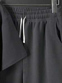 Conjunto juvenil masculino com camiseta de manga curta, gola redonda e shorts com estampa de desenho animado. - Cinza escuro - Ver 4