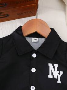 男婴休闲衬衫，前后均印有字母和数字，黑色领子，短袖，春夏款 - 黑色 - 查看 3