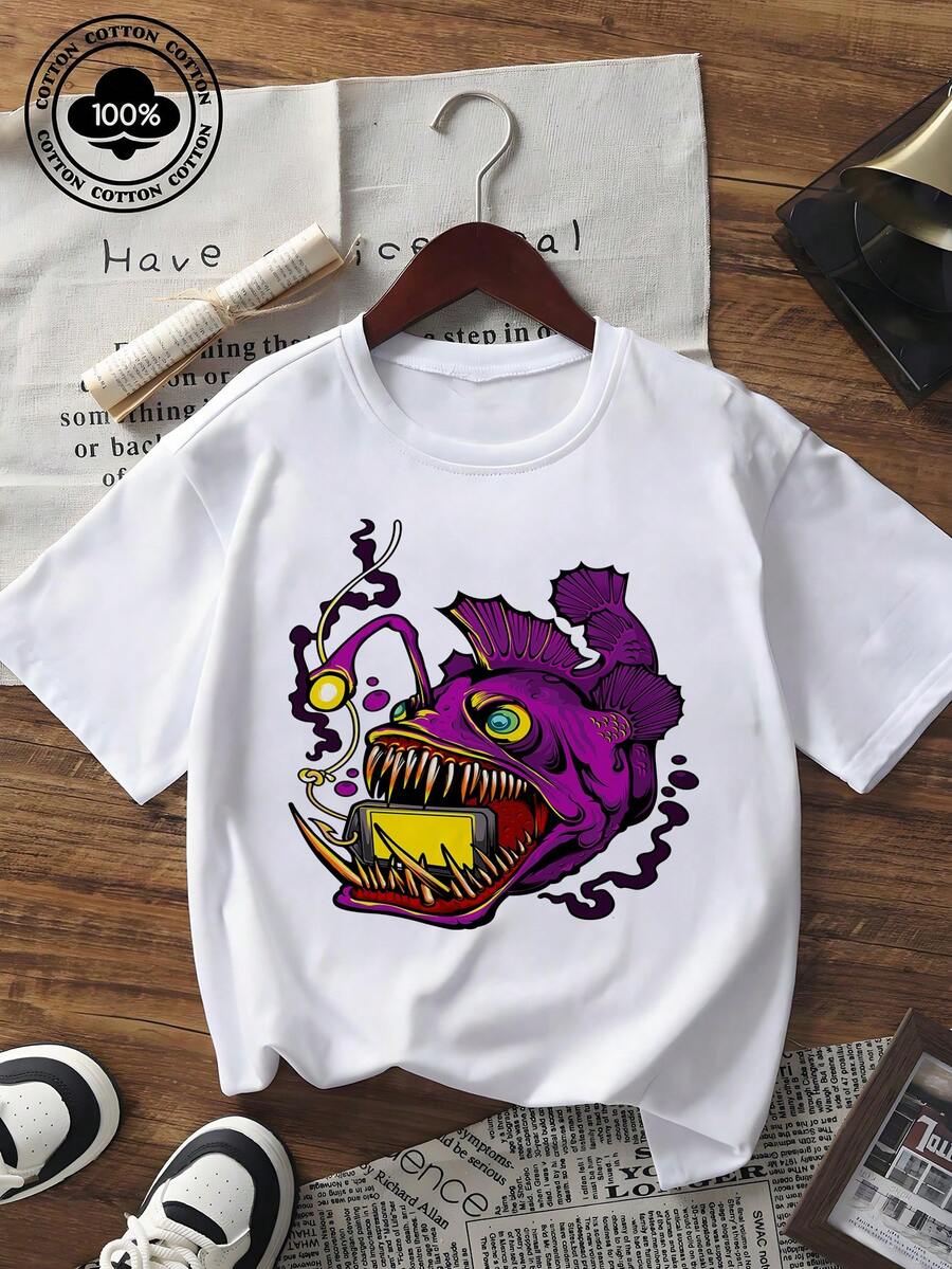 T-shirt à manches courtes pour femmes avec imprimé graphique de poisson-ange vif, col ras-du-cou, coupe ample, t-shirt casual streetwear, mode d'été, pull confortable pour un port quotidien - Noir - Voir 1