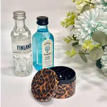 黑色扁平研磨器，手动便携式研磨器，适用于研磨香料、草药，是情人节、圣诞节送给男士和女士的绝佳礼物。 - 彩色 - 查看 5