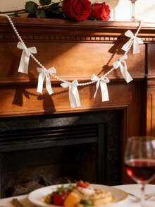 1 Peça Guirlanda Decorativa Elegante com Laço Branco e Pérolas Falsas, Decoração de Faixa Suspensa de Cor Suave Romântica, Decoração de Festa com Tema de Amor Inspirado no Dia dos Namorados, Ornamento de Parede com Estética de Temporada de Casamento, Formato de Laço Clássico com Detalhes de Contas e Acentos de Fita, Design Leve e Fácil de Pendurar para Criar uma Atmosfera Aconchegante - Branco - Visão 3