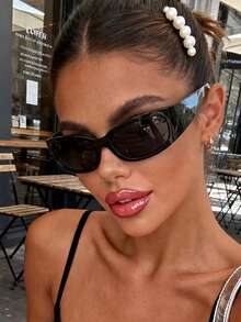 一副Y2K复古环绕式时尚太阳镜，男女皆宜，适合度假、旅行、运动、驾驶、节日、海滩、电子音乐节、郊游、夏季配饰、假期、家庭出游、高尔夫、徒步旅行、优雅着装、街头风格配饰、运动、派对等场合。 - 黑色 - 查看 6