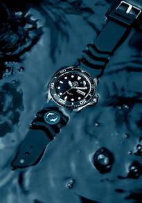 Orient 东方男士全自动机械表，男士防水运动潜水表，幽灵男士腕表，黑色表盘点刻度/树脂表带男士“Ray II Rubber”日本自动不锈钢潜水表，适合作为生日礼物、情人节礼物和日常佩戴。 - 黑色 - 查看 6