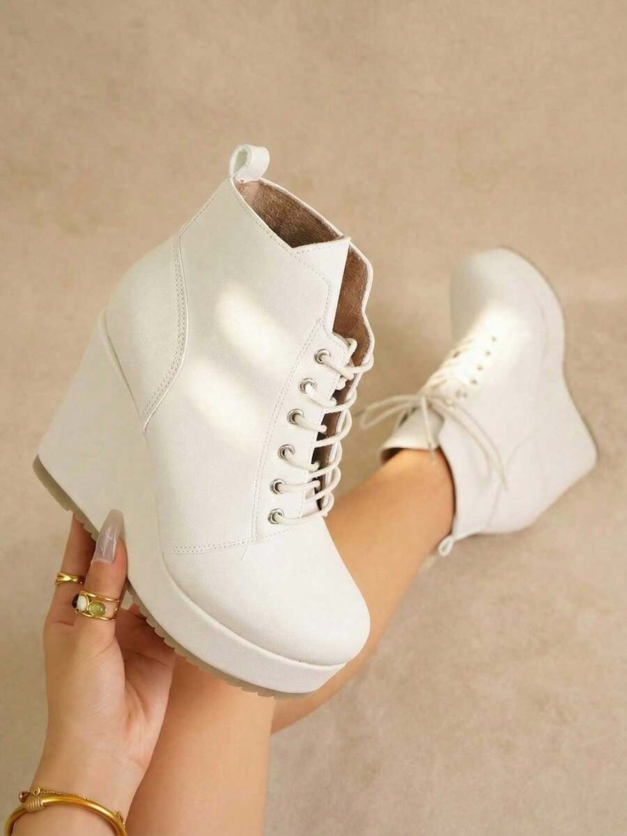 planare 女士白色系带坡跟靴，舒适厚底设计，轻松打造时尚造型，秋冬季必备