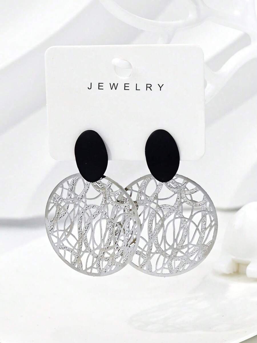1 Pair Women's Retro Fashion Versatile Hollow Round Metal Earrings, Suitable For Daily Wear - Silver - View 1