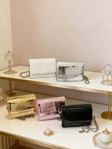 This New 1pc Minimalist Square Bag Is Casual, Simple, And Stylish. It Features A Flap Design, Metal Chain, And A Non-Adjustable Shoulder Strap. Suitable For Teenagers, Shopping Trips, Travel, And Parties, It Easily Holds Everyday Essentials. A Versatile Piece And A Fashion Favorite, It Suits Various Styles And Occasions, Making It Highly Adaptable. It Also Makes A Great Gift For Friends. Happy Ramadan! - Mini Baguette - View 2