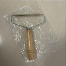 宠物毛发去除工具，带金属刀片的动物皮毛和绒毛清洁刷，手动毛衣梳可有效清洁地毯、衣服和家居装饰