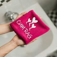 1条30*30厘米超柔软刺绣字母趣味面巾，适合送给男友、蜜月礼物、感恩节礼物、圣诞节礼物、情人节礼物、伴侣生日礼物、结婚纪念日礼物、交换礼物、恶搞礼物