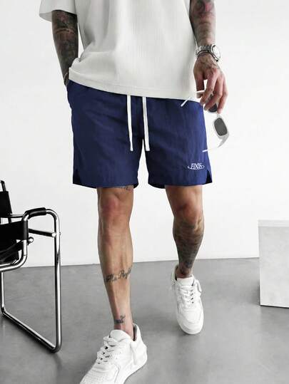 1pc Men's Navy Blue Shorts, Side Slit Embroidered Letter, Elastic Waist, Wrinkle-Resistant, Easy Care, Lightweight Casual All-Match Versatile Knee-Length Shorts, Suitable For Summer Beach Wear