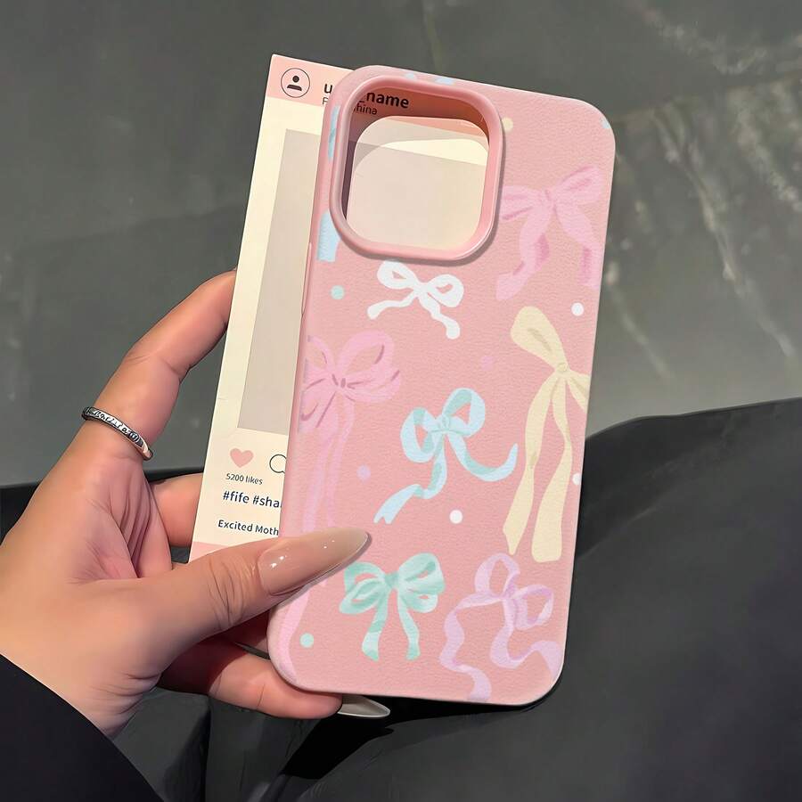 Funda de espejo con diseño de lazo. También funciona como espejo y es compatible con 17, 16 Pro Max, 15 Pro Max, 13 y 12. Fabricada en TPU, ofrece protección contra golpes y caídas. Es un regalo ideal para familiares, amigos, celebraciones navideñas, parejas y ocasiones especiales como Navidad, aniversarios o cumpleaños. - Rosa - Ver 1