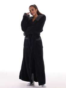 一套纯色连帽柔软抓绒浴袍 - 加厚保暖长款家居服套装，配有可调节腰带和深侧袋。极其保暖舒适，适合居家休闲、温馨的电视之夜、外出办事和寒冷天气散步。男女皆宜的情侣御寒睡衣。 - 彩色 - 查看 16