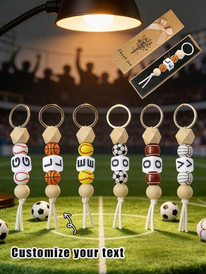 1 set personliga sportnyckelringar med pärlor, anpassningsbara med initialer, presenterade i en presentask med fluga. Den perfekta exklusiva presenten till din sportälskande pojkvän, flickvän eller partner. Perfekt för ryggsäckar och sporter som basket, fotboll, baseboll, volleyboll och tennis. Livfulla färger