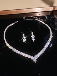 一套女士V形锆石项链套装，奢华时尚银饰5件套配饰，适合婚礼、派对、舞会等场合，可作礼物。 - 白色 - 查看 9