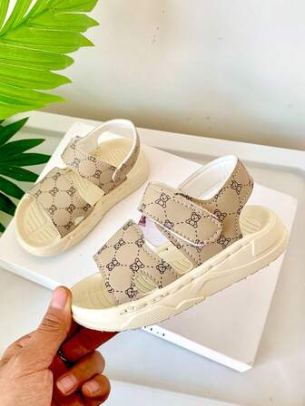 2-8 Years Old Unisex Sports Sandals, Suitable For Summer Outdoor Activities, Non-Slip And Wear-Resistant Flat White Sports Sandals For Boys And Girls Khaki Soft Bottom Comfortable And Lightweight Beach Sandals For Boys And Girls, Convenient Hook And Loop Toddler Sandals Cute Bear Street Fashion Versatile Casual Children's Sandals