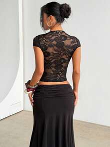 优雅女士露脐上衣，吊带领口，短袖，蕾丝细节，独特镂空设计，适合休闲穿着，黑色 - 黑色 - 查看 5