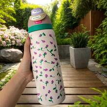 32oz Printed Insulated Water Bottles Features A Variety Of Eye-Catching Designs, Including Colorful Floral And Cartoon Patterns. The Portable Handle Fits Into Car Cup Holders, And The Large 32-Ounce Capacity Is Enough To Meet Your Hydration Needs Throughout The Day. It's A Stylish And Practical Drinking Companion For Commuting, The Office, Outdoor Camping, And Road Trips. - Màu be - Xem 3