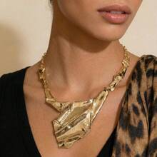 1pc Fashion Personalized European & American Style Jewelry Personalized Asymmetrical Geometric Necklace Set Exaggerated Pleated Alloy Necklace, Suitable For Women Daily Wear, Holiday Gift, Beach Party - Gold - View 1