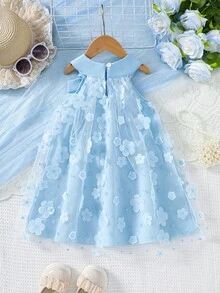 1 chiếc đầm bé gái kiểu dáng tối giản màu xanh dương, cổ tròn, không tay, có nơ trang trí, điểm nhấn hoa thêu và viền lưới, thích hợp mặc hàng ngày vào mùa hè. - Màu xanh nhạt - Xem 3
