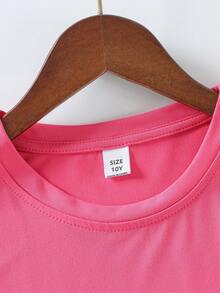 这款女童短袖T恤采用独特的爱心印花和柔软的圆领设计；是一款休闲的紫红色T恤。 - 玫紅色 - 查看 5