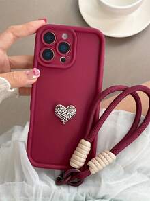 Ốp điện thoại màu đỏ mừng năm mới với mặt dây chuyền hình trái tim vàng - Ốp bảo vệ điện thoại sang trọng cho mùa lễ hội, tương thích với iPhone 17/17 Pro Max/16/15/14/13/12/11/Pro/Pro Max/Plus, S20-S25/FE/Ultra | Chống rơi, chống trượt, chống trầy xước - Quà tặng - Màu Đỏ Sâu - Xem 4