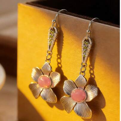 Elegant Minimalist Pink Flower Earrings, Ideal Accessory For Girls' Gentle Daily Style, Suitable For Everyday Wear, Showcasing Elegance And Ladylike Charm