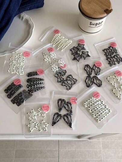 New Korean Style Polka Dot Star Hair Clip, Black & White Dotted Side Bangs Hairpin, Cute Hair Accessory, Flat Claw Clip, Claw Clips, Clips For Hair, Hair Slide, Hair Claws, Hair Accessories, Hair Barrettes, Head Accessories