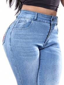 蓝色高腰紧身牛仔裤，草莓蝴蝶结刺绣，时尚弹力水洗紧身牛仔裤，适合夏季、春秋季穿着，也适合音乐节、婚礼季等休闲场合。 - 藍色 - 查看 8