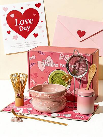 طقم ماتشا - 8 قطع، بما في ذلك خفاقة ماتشا، ملعقة قياس، أدوات شاي، وعاء شاي، وحامل. طقم ماتشا باللون الوردي، مثالي كهدية لعشاق الشاي، الأصدقاء، الزملاء، أو العائلة، مناسب للأعياد، أعياد الميلاد، رمضان، عيد الحب، وعيد الفصح (وردي).