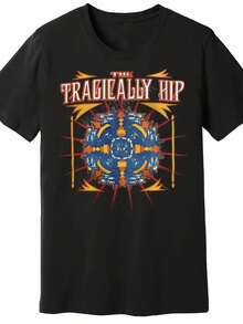 Camiseta negra para hombres con estampado gráfico "The Tragically Hip" - Diseño rojo y blanco llamativo, poliéster, cuello redondo, estilo casual, ropa para todas las estaciones, camiseta casual| Camiseta gráfica llamativa| Tela duradera - Negro - Ver 1