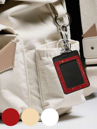 1 visitkortshållare i glänsande kristall med nyckelring - elegant ID-kortsask med mångfacetterade speglade syntetiska ädelstenar, lätt och hållbar plast och avtagbart ID-kortsfönster, öppen design och metallkedja, lämplig för daglig pendling, kontor, resor - bärbar namnskyltshållare (inget batteri/elektroniska komponenter)