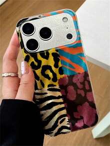 Ốp lưng điện thoại thời trang, sáng tạo, bóng bẩy, họa tiết da báo nhiều màu sắc, tương thích với iPhone 17 Pro Max, 17 Pro, 17, 16 Pro Max, 16 Pro, 16, 15 Pro Max, 15 Pro, 14 Pro Max, 14 Pro, 13, 12 Pro Max, 11, 16, 15, 14 Plus, kèm vòng tay nghệ thuật sang trọng và ốp lưng chống rơi hiệu ứng sóng laser. - họa tiết da báo chắp vá - Xem 3
