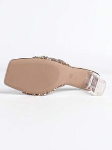 Sapatos de Salto Alto Femininos, Bico Quadrado com Strass Cintilantes, Salto Assimétrico, Confortáveis. Glamorosos, Strass Brilhantes, Adequados para Festas, Reuniões, Bailes, Compras, Várias Ocasiões e Festivais. Sandálias de Salto Alto Elegantes com Strass Prateados Cintilantes para Praia, Casamentos, Festas, Uso Externo na Primavera/Verão - Champanhe - Visão 9