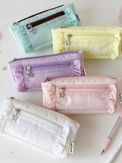 1个可爱简约蕾丝铅笔袋，美观大方，容量充足，是学生理想的文具收纳袋。