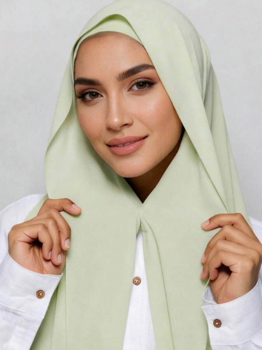 三合一雪纺头巾，内置磁铁和内衬帽——即戴即用，无需别针，防滑贴合，几秒即可轻松佩戴。适合日常搭配长袍、户外活动、祈祷和仪式等场合。