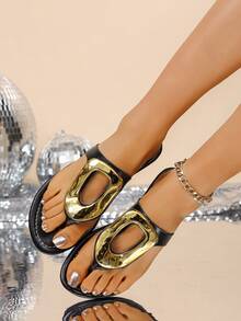 Comfortable Vacation Style Beach Sandals, One-Piece Slip-On Thong Flat Slippers, Versatile Metal Ring Fashionable Holiday Shoes - Black - View 2