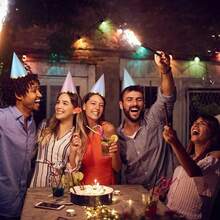 1pc Colorful Party Hats, Birthday Party Cone Hats, Cute Cake Cone Shaped Birthday Paper Hats, Cute Crowns, Adult Party Hat Assortment, Bridal Wedding Bachelorette Party Decorative Hats, Colored Hats With Golden Decor, Birthday Party Hats - 彩色 - 查看 3