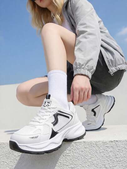 Nuevas zapatillas de suela gruesa para mujer, zapatos casuales de suela gruesa con tacón de cuña de malla transpirable, zapatos con cordones ligeros y versátiles, zapatillas de moda