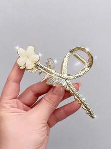1 Piece Of Golden Alloy Flower Hair Claws, Back Of The Head, Updo, Hair Claw, Claw, Hair Accessory And Headwear For Ladies With A Fashionable And Elegant Style Women Hair Accessories Elegant Claw Clip Fashion Hair Clips - Multicolor - View 5