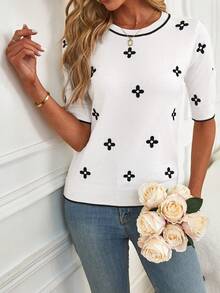 Pulover elegant, tricotat, cu mânecă scurtă, cu guler rotund, brodat cu flori cu patru foi, cu garnitură contrastantă, casual și versatil - alb - Vizualizare 5